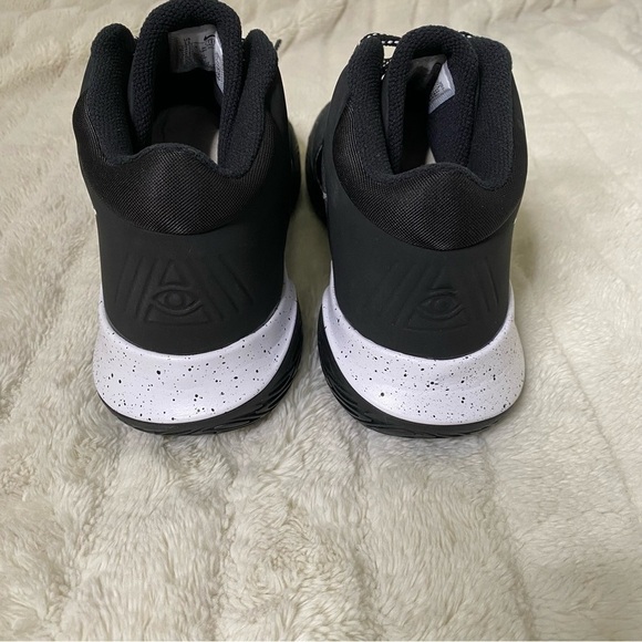 Nike Kyrie Flytrap 4 Men\'s Black and White Basketball Athletic Shoes New Size 13 main image 7